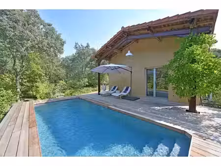 villas uniques nichées dans la nature  à aubais