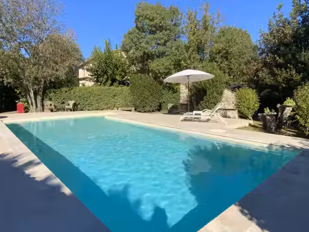 charmante bastide à quelques kilomètres d'uzès.