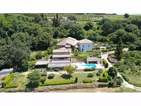 pres de uzès: domaine avec 2 gîtes exploitées  mas du xviie et vue panoramique