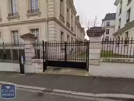 parking à louer 10 m² - orléans (45) - 60€