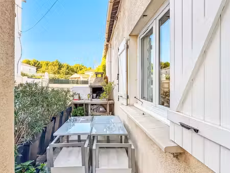 appartement t4 avec petite terrasse et stationnement privatif - centre de saint victoret