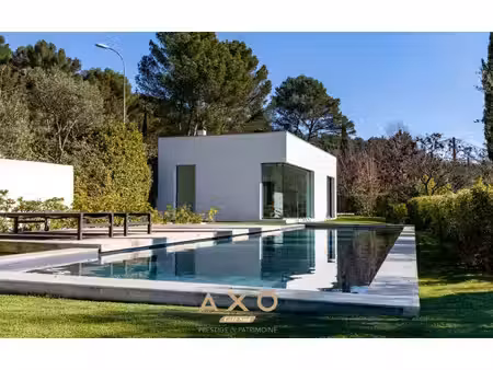 le tholonet – au pied de la sainte-victoire – maison d'architecte – vue – piscine – jardin