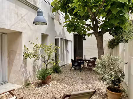grande maison de village avec cour