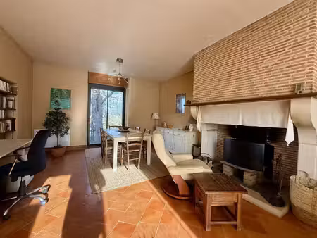deux maisons de charme avec cour et terrain  idéal gîte ou famille !
