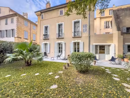 élégant appartement du xviiie siècle avec jardin privé au coeur d'aix-en-provence