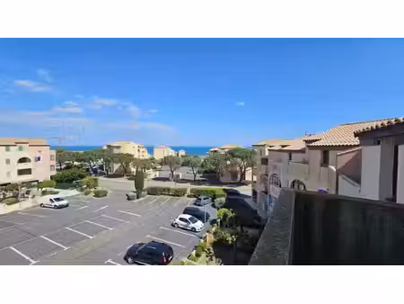t3 vue mer dans residence avec tennis et piscine