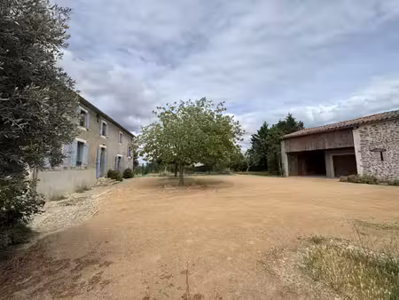 demeure familiale avec piscine et dépendance