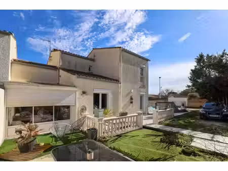 maison traditionnelle t4 130 m2 avec piscine