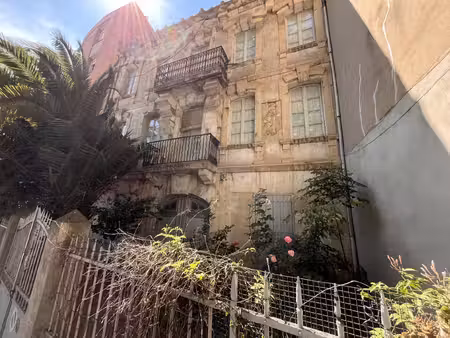 immeuble de caractere compose de 4 appartements a renover + jardin + annexe de rangement