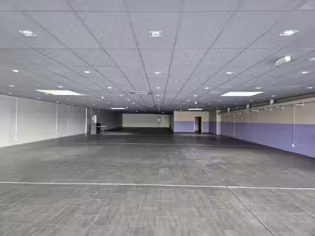 location local commercial 1 000m² chambray les tours 37170