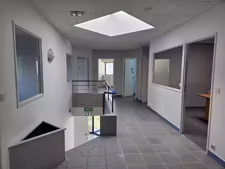 location local commercial 1 400m² chambray les tours 37170