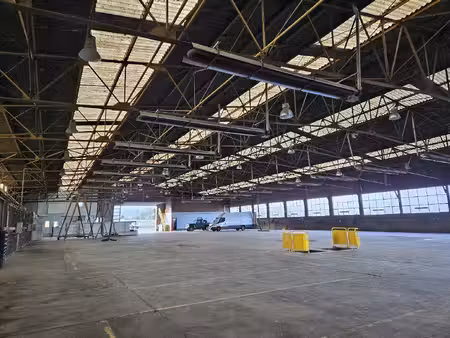 location local commercial 2 400m² chambray les tours 37170