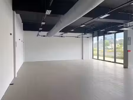 location local commercial 255m² veigne 37250