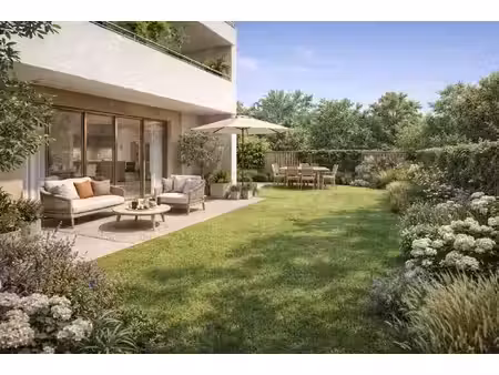 immensse t4 au coeur de la seigneurie avec un magnifique jardin !