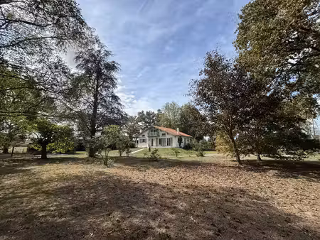 villa 6 pièces sur son parc de 5800m2  pomarez