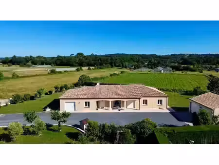 plain-pied lumineux avec piscine et 5 chambres