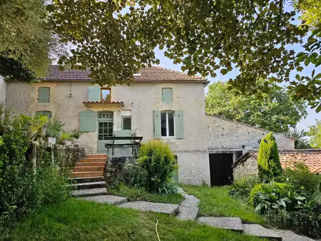 charmante propriété en pierre avec deux habitations  piscine et vues