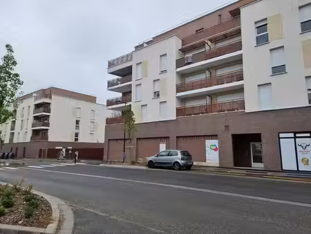 location commerce melun 77000 276m²