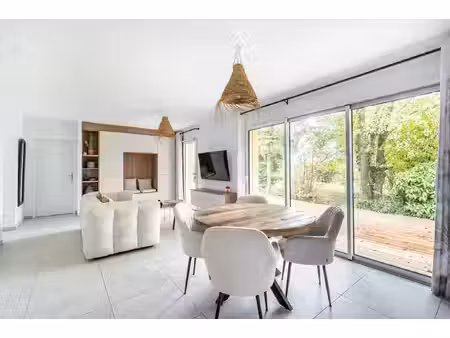 maison de plain-pied aux belles prestations à savigneux - 70 m2 - 259000 €