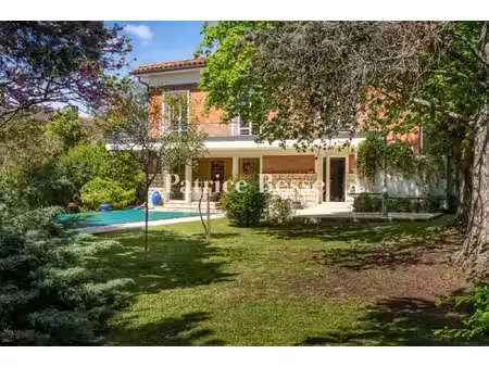 à l'est de toulouse  dans le quartier de la côte-pavée  une maison familiale du milieu du.