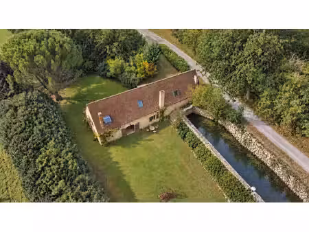 magnifique propriété avec son authentique moulin
