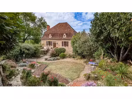 maison en pierre rénovée de 4 chambres avec grange et vue sur la campagne – saint-céré