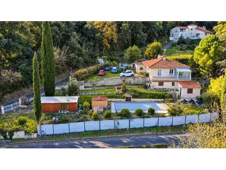 maison avec vue panoramique et parc arboré