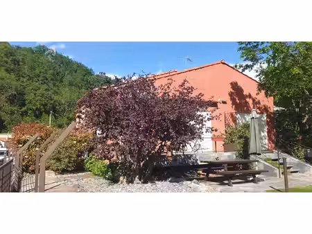 maison 3 faces sur 454 m2 de terrain