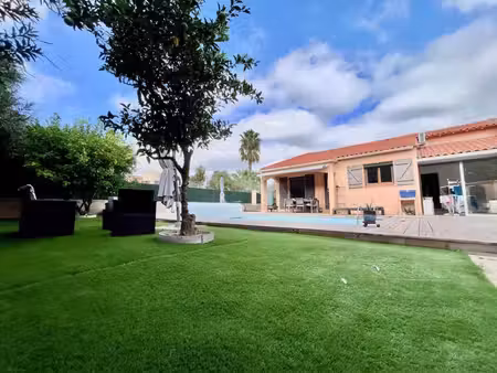 magnifique maison de plain-pied de 100 m² avec piscine sur un terrain 3 faces de 450 m² sa
