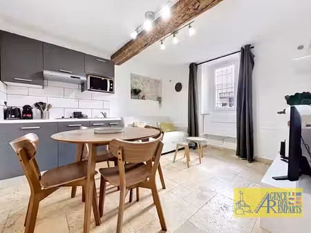 appartement 2 pièces climatisé idéalement situé dans le vieil antibes