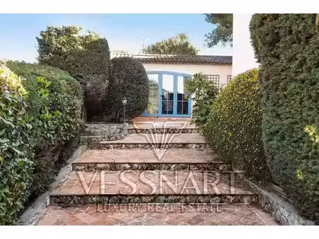 villa de charme avec piscine dans un domaine