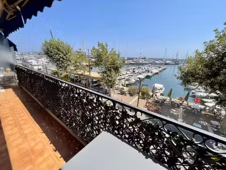 appartement à vendre  rénové  proche port  vue mer avec terrasse