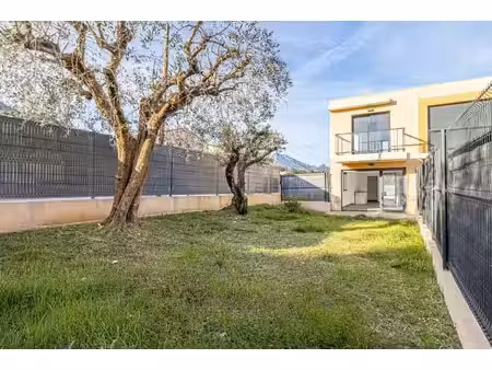 maison mitoyenne avec grand jardin aux plans de carros