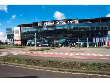 kantoren in het meetdistrict in planet group arena