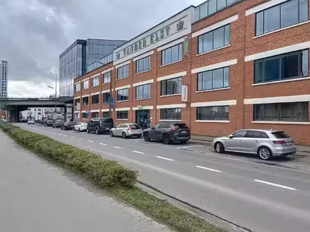 instapklaar kantoor van 610 m² te huur in het vanderelst gebouw te leuven