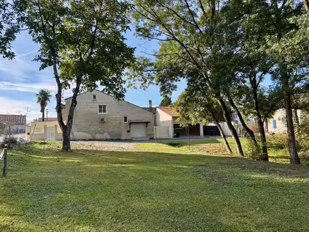 maison r+1 t4 avec garage  cour et parcelles non attenantes