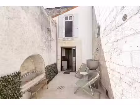 angouleme plateau centre historique élégante maison de ville de 190m2 avec patio et studio