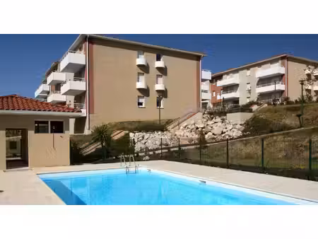 à louer sur nailloux - t3 rénové avec balcon  cellier et parking