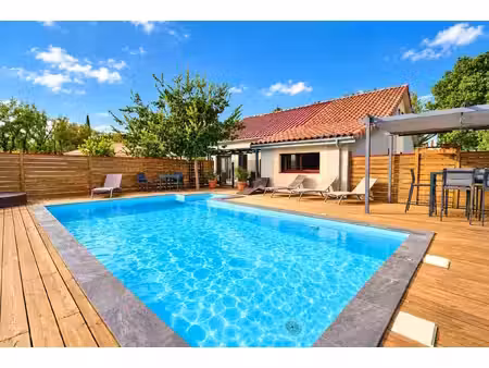 villa contemporaine avec piscine chauffée et potentiel touristique