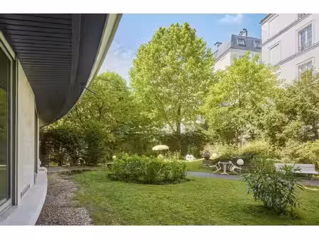 neuilly – quartier mairie – appartement au calme sur jardin avec fort potentiel –...