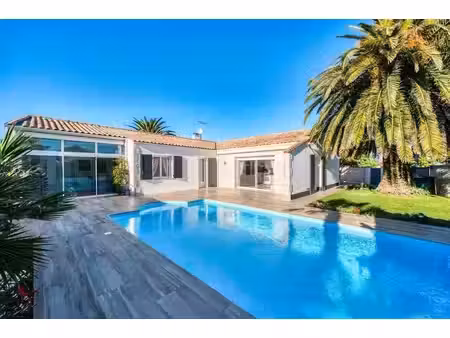 villa avec piscine chauffée  confort et vie à pied à saint-pierr