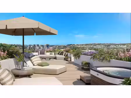 penthouse neuf avec vue mer  toit-terrasse  jacuzzi  piscine et parkings