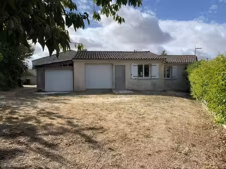 pavillon de 3 chambres avec garage - 8km de ruffec