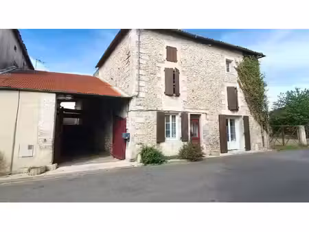 située à 20 minutes d'angoulême  maison de village