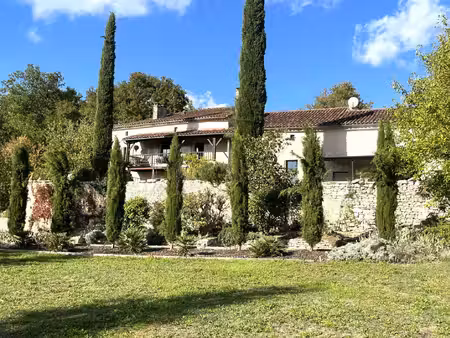superbe propriété de style mas en pierre du xixe siècle avec vue panoramique et jardins...