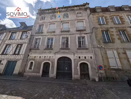 dans le centre historique de confolens  investissement locatif : immeuble 4 appts  cour...