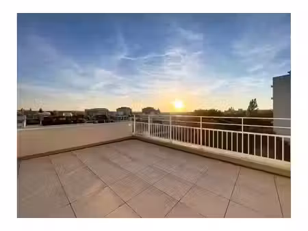 penthouse à vendre avec terrasse et 1 chambre   etterbeek (vbe81942)