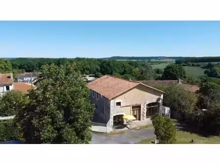 magnifique grange rénovée de 230 m² avec 3 chambres et 3 salles d'eau
