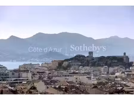 appartement de 78 m² avec terrasse et vue mer panoramique à cann