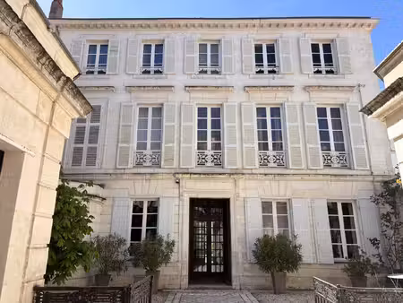 hôtel particulier du xixe siècle - centre historique de la roc
